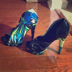Black heels with green/blue pattern brand new